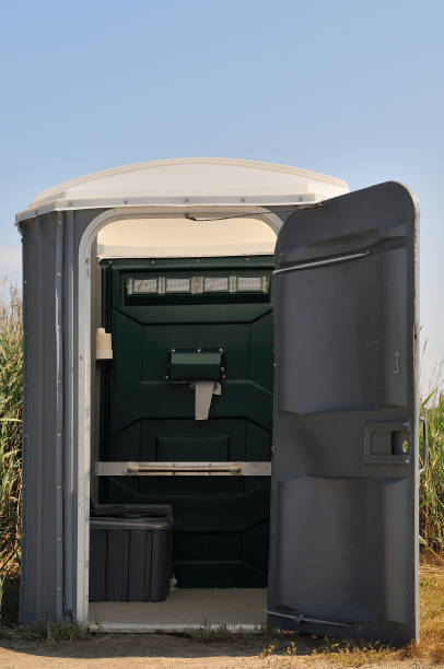 Best Construction site porta potty rental  in Farmers Loop, AK